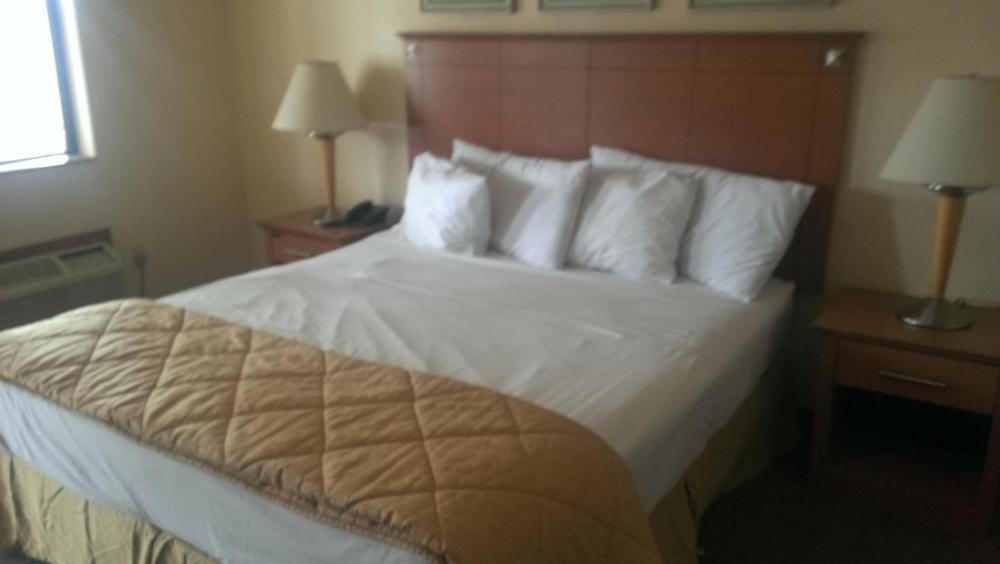 Naugatuck Motor Lodge