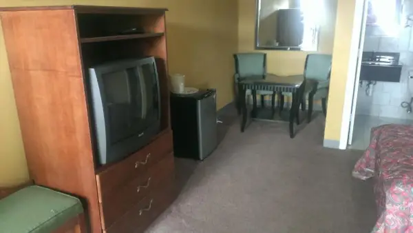 Naugatuck Motor Lodge 7
